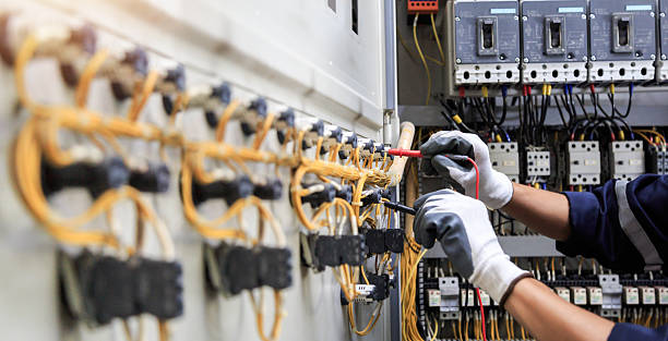 Professional Electrician technician working in Murphy, MO